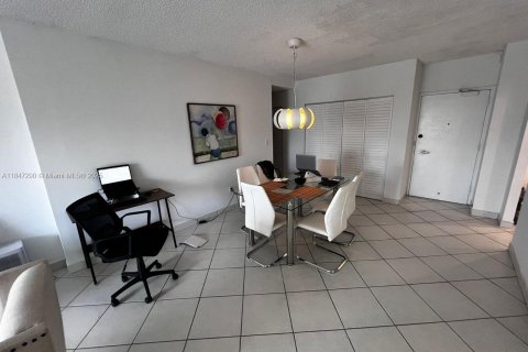 Купить кондоминиум в Санни-Айлс-Бич, Флорида 1 спальня, 70.79м2, № 1935911 - фото 17