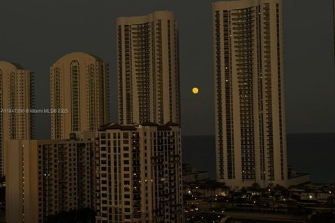 Купить кондоминиум в Санни-Айлс-Бич, Флорида 1 спальня, 70.79м2, № 1935911 - фото 27