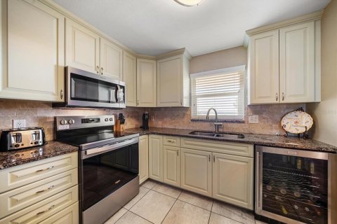 Condo in Clearwater, Florida, 2 bedrooms  № 1557227 - photo 17