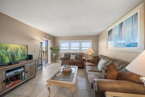 Condo in Clearwater, Florida, 2 bedrooms  № 1557227 - photo 9