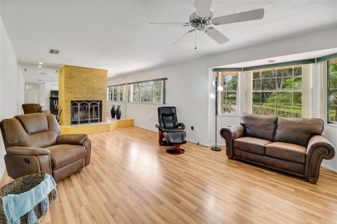 Casa en venta en Lady Lake, Florida, 3 dormitorios, 242.29 m2 № 1815366 - foto 21