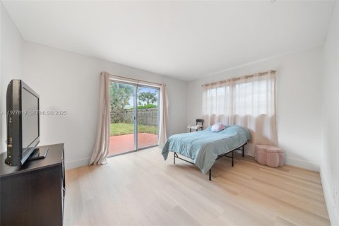 House in Oakland Park, Florida 3 bedrooms, 119.94 sq.m. № 1988119 - photo 11