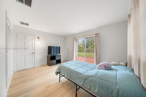 House in Oakland Park, Florida 3 bedrooms, 119.94 sq.m. № 1988119 - photo 12