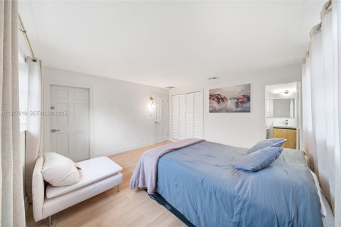 House in Oakland Park, Florida 3 bedrooms, 119.94 sq.m. № 1988119 - photo 9