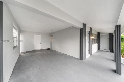 House in Oakland Park, Florida 3 bedrooms, 119.94 sq.m. № 1988119 - photo 22