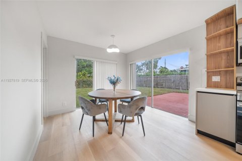 House in Oakland Park, Florida 3 bedrooms, 119.94 sq.m. № 1988119 - photo 6