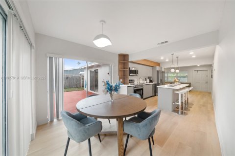 House in Oakland Park, Florida 3 bedrooms, 119.94 sq.m. № 1988119 - photo 7