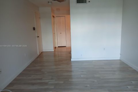 Снять в аренду кондоминиум в Пемброк-Пайнс, Флорида 2 спальни, 102.19м2, № 1998377 - фото 14