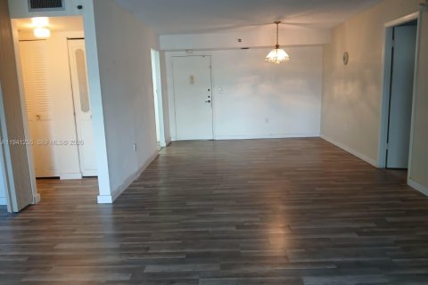 Снять в аренду кондоминиум в Пемброк-Пайнс, Флорида 2 спальни, 102.19м2, № 1998377 - фото 10