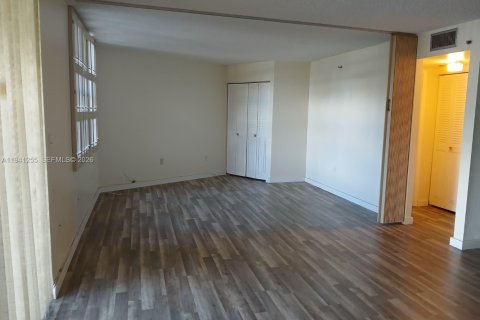 Снять в аренду кондоминиум в Пемброк-Пайнс, Флорида 2 спальни, 102.19м2, № 1998377 - фото 11