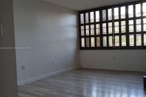 Снять в аренду кондоминиум в Пемброк-Пайнс, Флорида 2 спальни, 102.19м2, № 1998377 - фото 13