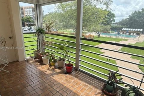 Снять в аренду кондоминиум в Пемброк-Пайнс, Флорида 2 спальни, 102.19м2, № 1998377 - фото 16