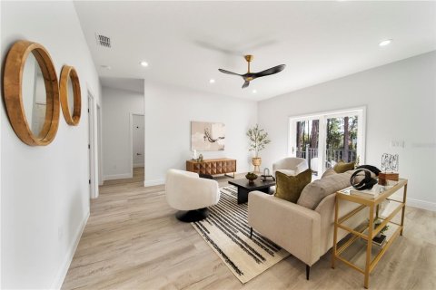 House in Palm Bay, Florida 4 bedrooms, 166.57 sq.m. № 1616408 - photo 4