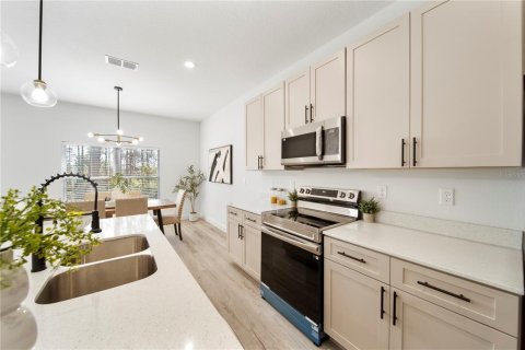House in Palm Bay, Florida 4 bedrooms, 166.57 sq.m. № 1616408 - photo 6