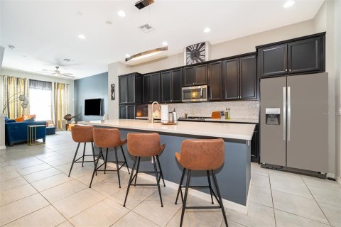 Townhouse in Oviedo, Florida 3 bedrooms, 176.61 sq.m. № 1915061 - photo 4