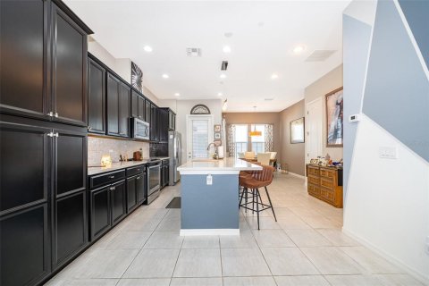 Townhouse in Oviedo, Florida 3 bedrooms, 176.61 sq.m. № 1915061 - photo 3