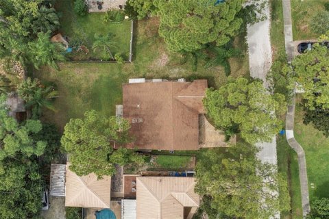 House in Palm Harbor, Florida 3 bedrooms, 126.53 sq.m. № 2413745 - photo 9
