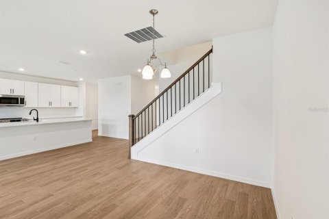 House in Winter Garden, Florida 5 bedrooms, 347.08 sq.m. № 2429046 - photo 10