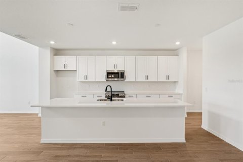 House in Winter Garden, Florida 5 bedrooms, 347.08 sq.m. № 2429046 - photo 12
