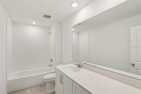 House in Winter Garden, Florida 5 bedrooms, 347.08 sq.m. № 2429046 - photo 21