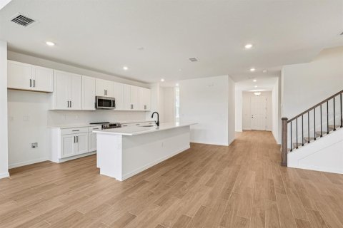 House in Winter Garden, Florida 5 bedrooms, 347.08 sq.m. № 2429046 - photo 5