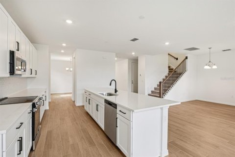House in Winter Garden, Florida 5 bedrooms, 347.08 sq.m. № 2429046 - photo 14