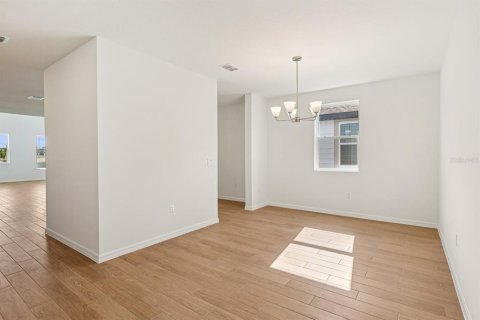 House in Winter Garden, Florida 5 bedrooms, 347.08 sq.m. № 2429046 - photo 4
