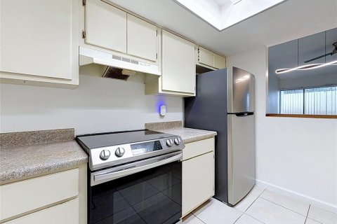 Condo in Gainesville, Florida, 2 bedrooms № 2208917 - photo 8