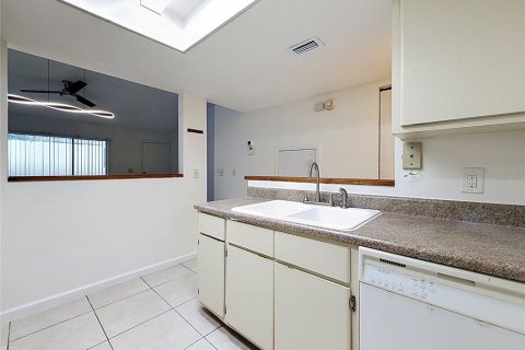 Condo in Gainesville, Florida, 2 bedrooms № 2208917 - photo 7