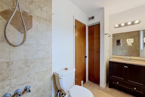 Condo in Gainesville, Florida, 2 bedrooms № 2208917 - photo 14