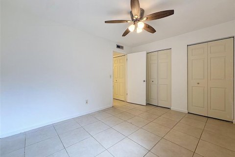Condo in Gainesville, Florida, 2 bedrooms № 2208917 - photo 11