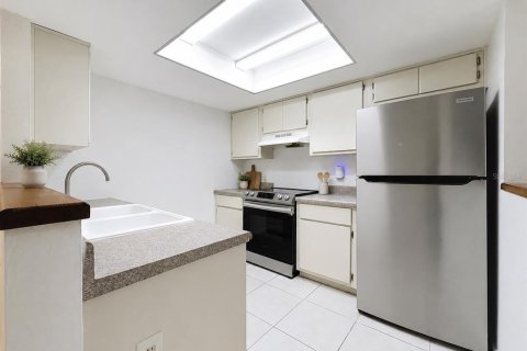 Condo in Gainesville, Florida, 2 bedrooms № 2208917 - photo 6