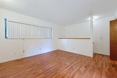 Condo in Gainesville, Florida, 2 bedrooms № 2208917 - photo 13