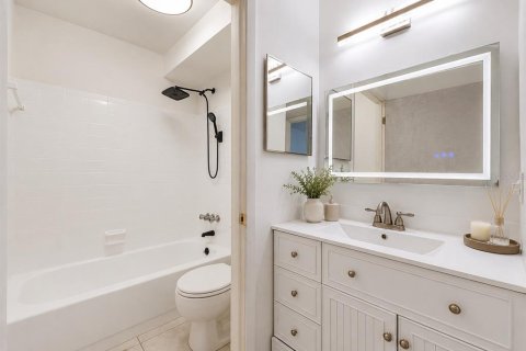 Condo in Gainesville, Florida, 2 bedrooms № 2208917 - photo 9