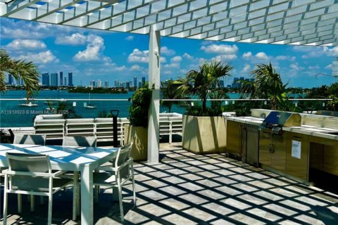 Condominio en alquiler en Miami Beach, Florida, 2 dormitorios, 117.24 m2 № 1973300 - foto 12