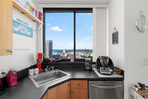 Condominio en alquiler en Miami Beach, Florida, 2 dormitorios, 117.24 m2 № 1973300 - foto 5