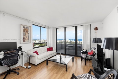Condominio en alquiler en Miami Beach, Florida, 2 dormitorios, 117.24 m2 № 1973300 - foto 2