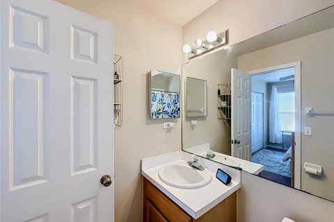 Condo in Gainesville, Florida, 2 bedrooms № 2210345 - photo 27