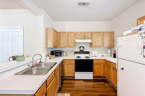 Condo in Gainesville, Florida, 2 bedrooms № 2210345 - photo 13