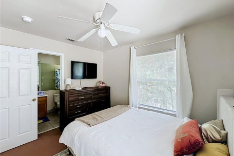 Condo in Gainesville, Florida, 2 bedrooms № 2210345 - photo 25