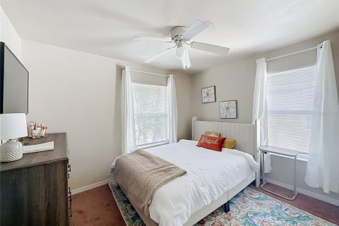 Condo in Gainesville, Florida, 2 bedrooms № 2210345 - photo 24