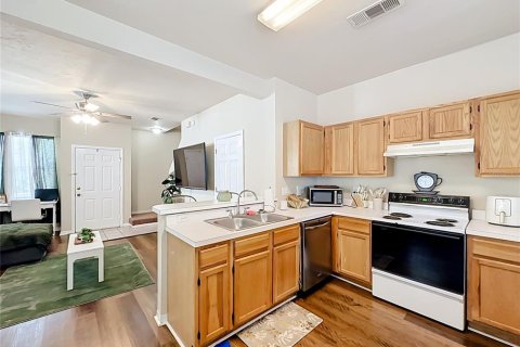Condo in Gainesville, Florida, 2 bedrooms № 2210345 - photo 14