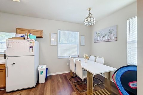 Condo in Gainesville, Florida, 2 bedrooms № 2210345 - photo 12