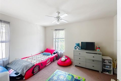 Condo in Gainesville, Florida, 2 bedrooms № 2210345 - photo 18