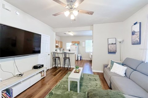 Condo in Gainesville, Florida, 2 bedrooms № 2210345 - photo 10