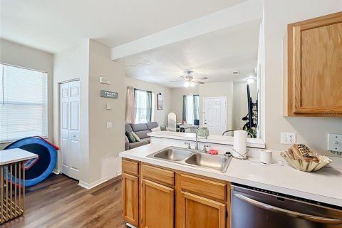 Condo in Gainesville, Florida, 2 bedrooms № 2210345 - photo 15