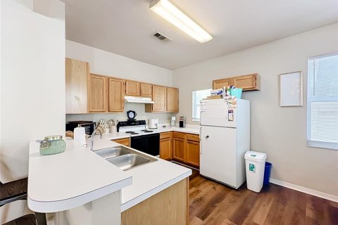 Condo in Gainesville, Florida, 2 bedrooms № 2210345 - photo 11