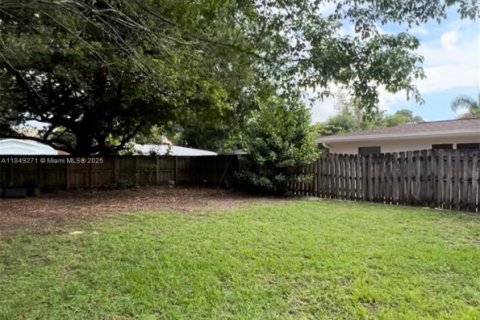 Propiedad comercial en venta en Fort Lauderdale, Florida № 1850863 - foto 1