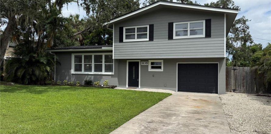 House in Sarasota, Florida 3 bedrooms, 139.54 sq.m. № 2390946
