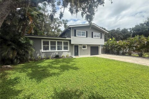 House in Sarasota, Florida 3 bedrooms, 139.54 sq.m. № 2390946 - photo 2